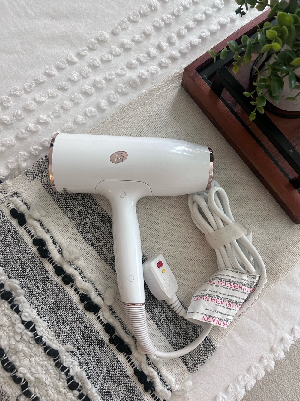 T3 Airluxe blow dryer